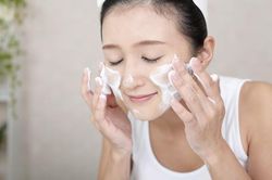 Cách làm đẹp da mặt đơn giản mỗi ngày cho người bận rộn