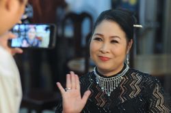 NSND Hồng Vân phủ nhận thông tin đóng cửa sân khấu sau 21 năm hoạt động