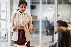 Dịch bệnh khiến phụ nữ trở nên tham vọng hơn đàn ông