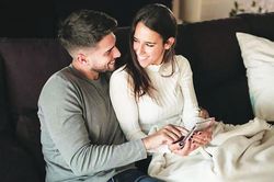 Bỏ túi ngay 9 cách này nếu bạn đời là người có cảm xúc tiêu cực