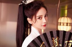 Huỳnh Hiểu Minh vắng mặt tại tiệc sinh nhật sớm của Angelababy