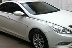 Tìm chủ xe ô tô Hyundai Sonata màu trắng
