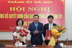 Công bố các quyết định về công tác cán bộ tại quận Tây Hồ và huyện Phúc Thọ