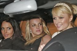 Paris Hilton hàn gắn quan hệ với Britney Spears