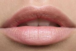 Nhìn tình trạng đôi môi để biết được sức khỏe bản thân