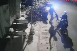 Clip: 'Cẩu tặc' ngang nhiên chích điện bắt chó ngay trước cửa nhà dân