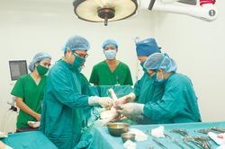 Chuyên môn làm trọng, y đức làm đầu
