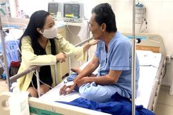 Nghệ sĩ Thương Tín ngồi dậy được sau đột quỵ