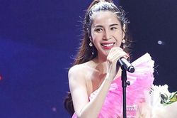 Thủy Tiên xây 10 nhà cộng đồng chống lũ