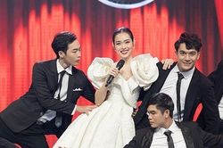 Diệp Bảo Ngọc hát 'Đêm đô thị'