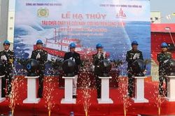 Thi đua sản xuất giỏi, chăm lo người lao động