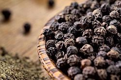 Giá tiêu hôm nay 28/2: Thế giới đi ngang; trong nước tăng, cao nhất 55.500/kg; tiêu Việt giảm sản lượng, tăng chất lượng