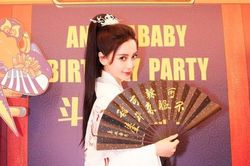 Chúc mừng sinh nhật Angela Baby, Huỳnh Hiểu Minh khiến dân tình nghi ngờ làm màu che giấu ly hôn