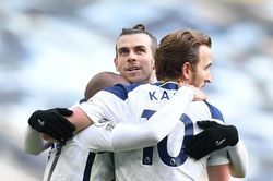 Gareth Bale tỏa sáng, Tottenham đại thắng Burnley