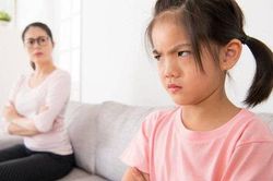 Những lỗi cha mẹ vô tình khiến con trầm cảm