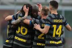 Thành Milan bứt tốc, Juventus lo bị truất ngôi vương