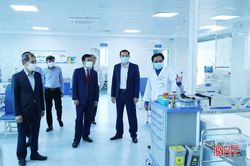 Lãnh đạo tỉnh chúc mừng một số cơ sở dịch vụ vừa đi vào hoạt động tại Hà Tĩnh