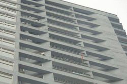 Vụ bé gái rơi từ tầng 12A: Điều cần biết về tiêu chuẩn chiều cao lan can ban công
