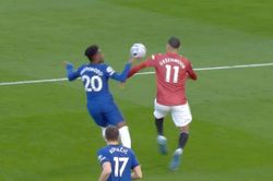 MU bị tước quả penalty rõ ràng trước Chelsea?