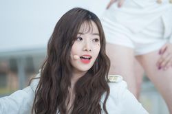 Hyunjoo tự tử sau khi bị tất cả thành viên April bắt nạt!
