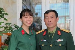 Nữ cử nhân tình nguyện lên đường nhập ngũ