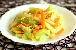 Món ngon mỗi ngày: Su hào xào trứng lạ miệng, dễ ăn