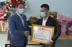 Trao Bằng khen của Thủ tướng Chính phủ cho anh Nguyễn Ngọc Mạnh