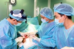 Sở Y tế TP.HCM điều tra vụ nữ bệnh nhân bị bỏ quên gạc trong ngực