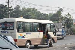 Bất lực với xe dù, bến cóc