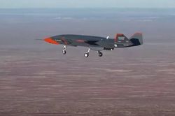 Mãn nhãn máy bay không người lái Loyal Wingman lần đầu tiên cất cánh