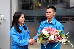 Đỡ cứu bé gái rơi từ tầng 12: Người hùng và những giọt nước mắt