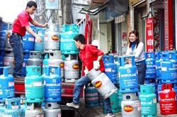 Nỗi sợ đến âm thầm: Chín lần liên tiếp tăng giá gas