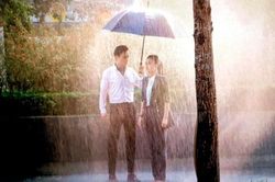 Lộ cảnh siêu lãng mạn nhưng hứa hẹn 'tận cùng đau khổ' của Minh - Hoàng dưới cơn mưa trong Hướng dương ngược nắng