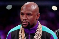 Clip: Ông trùm thác loạn Mayweather và những đêm vui chơi bất tận với dàn người đẹp 'nóng bỏng'