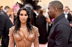Kim Kardashian đăng bài về bố lên Instagram sau đệ đơn ly hôn: Rất nhiều để nói...