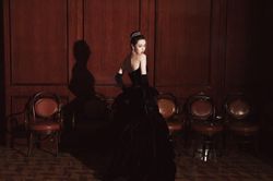 Tạo hình minh tinh Audrey Hepburn của Địch Lệ Nhiệt Ba đẹp ngất nhưng dân tình lại chê giống giang hồ