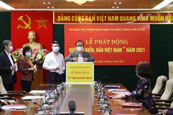 Cơ quan Văn phòng Đoàn đại biểu Quốc hội và HĐND thành phố Hà Nội ủng hộ Quỹ ''Vì biển, đảo Việt Nam''