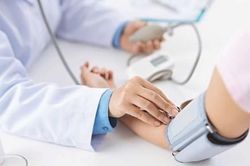 Người bệnh tăng huyết áp cẩn trọng khi dùng thuốc trị viêm xương khớp