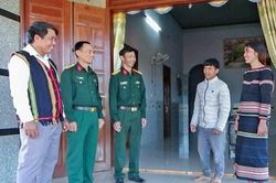 Công ty Bình Dương chăm lo 'trụ cột' của thôn, làng