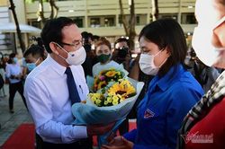 Nữ cử nhân TP.HCM nhập ngũ, hồi hộp chờ khoác áo xanh ra thao trường