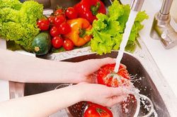 Mẹo rửa rau đúng cách mà không phải ai cũng biết