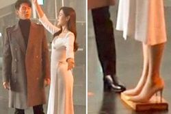Phát hiện ra vật đặc biệt dưới chân Son Ye Jin nhưng biểu cảm của Hyun Bin mới đáng nói