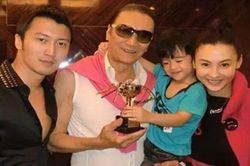 Trương Bá Chi được nhận gần hết tài sản của cha Tạ Đình Phong, trong khi tài tử lại hoàn toàn trắng tay?