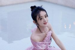 Khán giả 'choáng' với hình ảnh mới nhất của Triệu Lệ Dĩnh trên sóng livestream