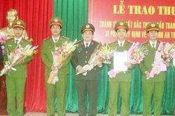 Khen thưởng thành tích thu giữ 12 tấn thực phẩm 'bẩn'