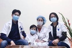 Bệnh nhi ghép tim nhỏ tuổi nhất Việt Nam được ra viện