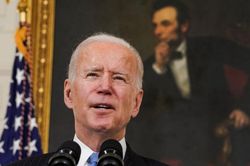 Tổng thống Biden tuyên bố có đủ vaccine cho người Mỹ vào tháng 5