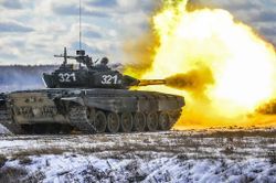 Tăng T-72B3 khai hỏa diệt mục tiêu tầm xa 7.000m trên thao trường Alabino