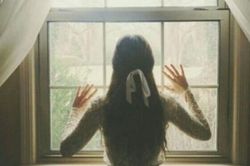 Thiếu nữ 22 tuổi bị bố và mẹ kế bỏ đói, bạo hành đến chết