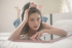 Vì sao bạn nên tháo trang sức trước khi ngủ?